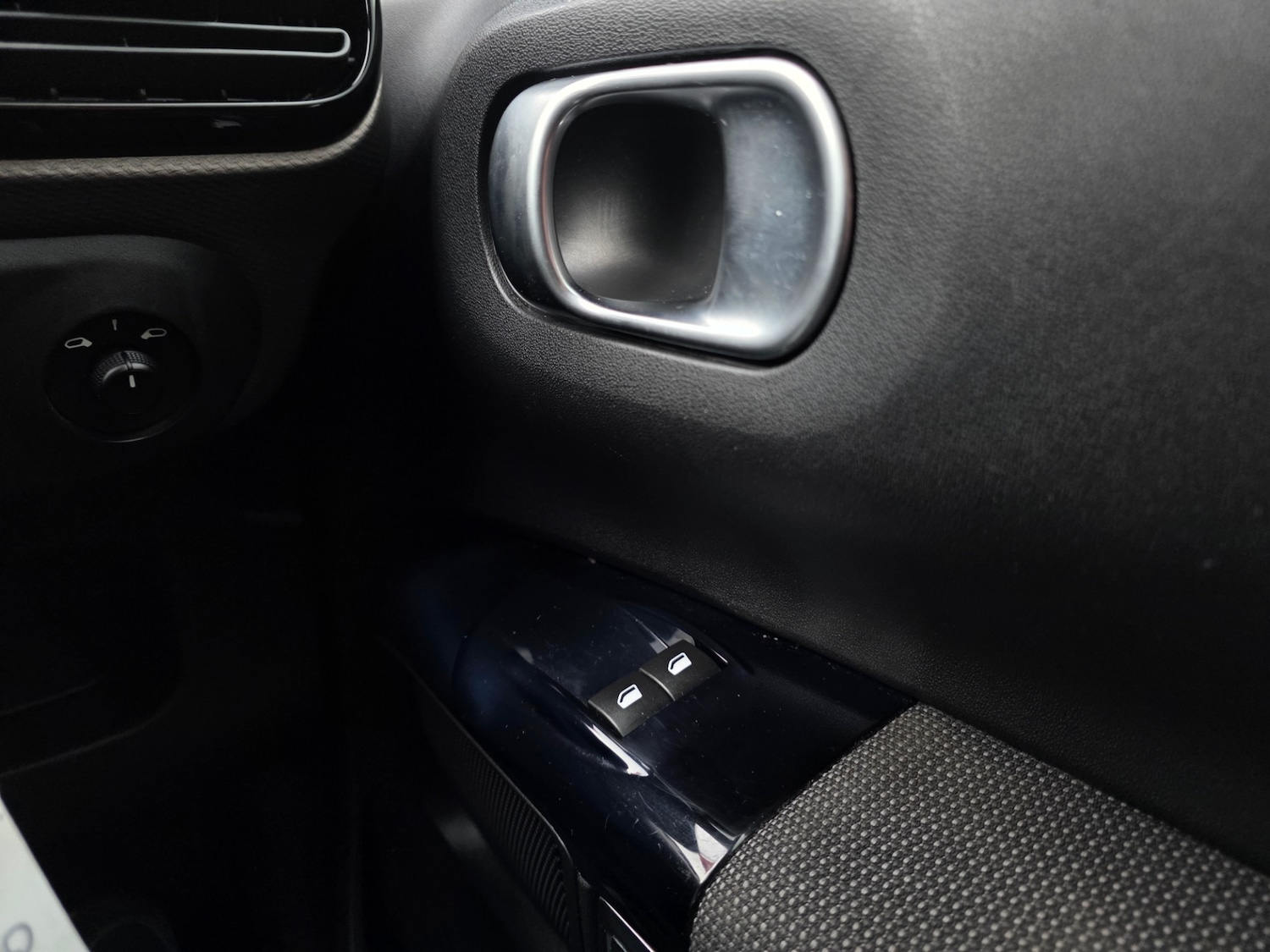 Used Citroen C4 Cactus 2015 for sale - 76627349: Photo 32