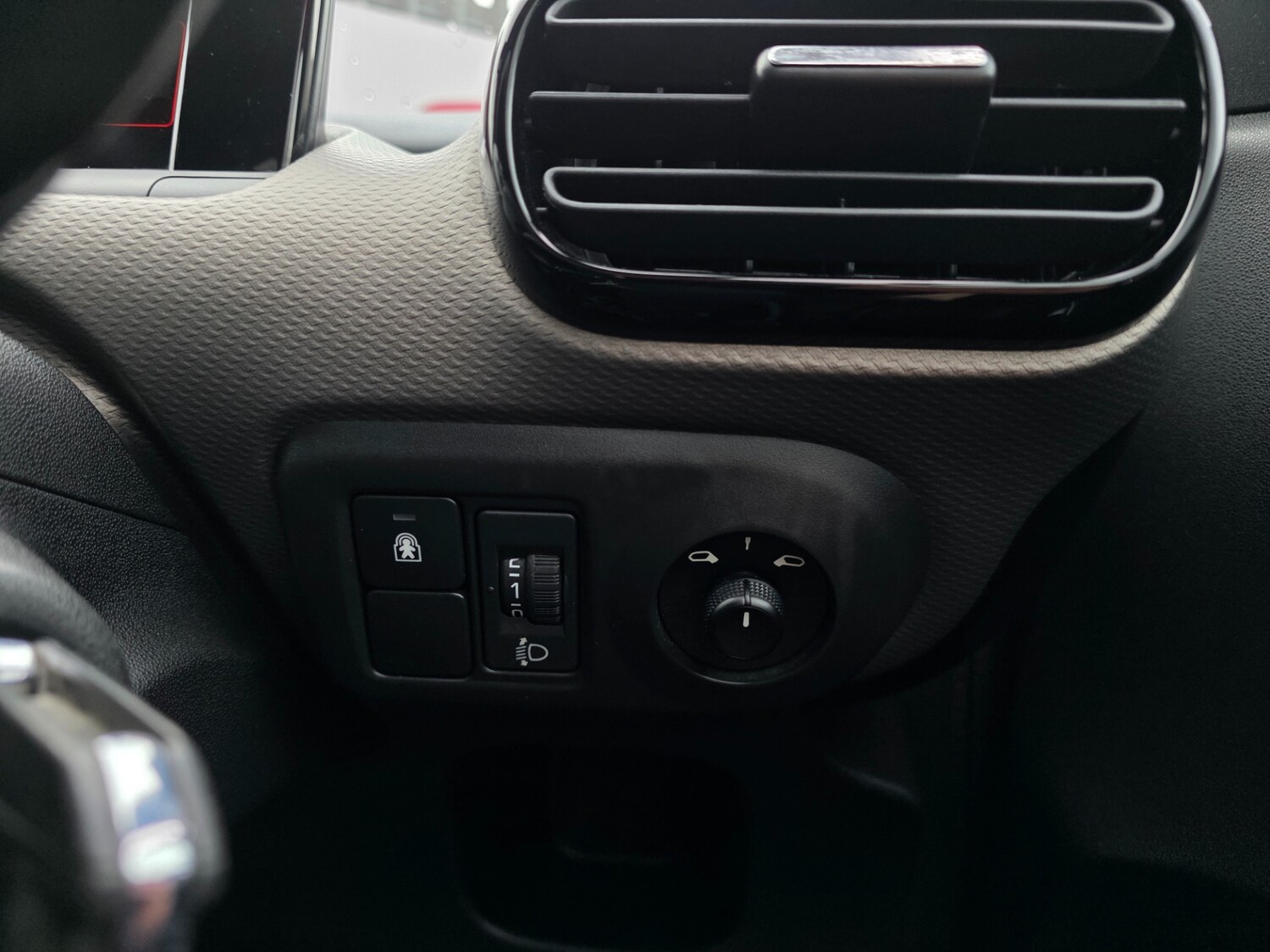 Used Citroen C4 Cactus 2015 for sale - 76627349: Photo 33