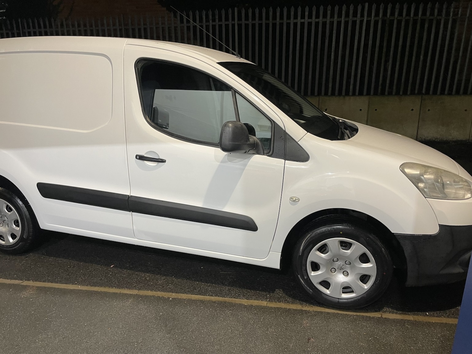 Used Peugeot Partner 2015 for sale - 77687641: Photo 12