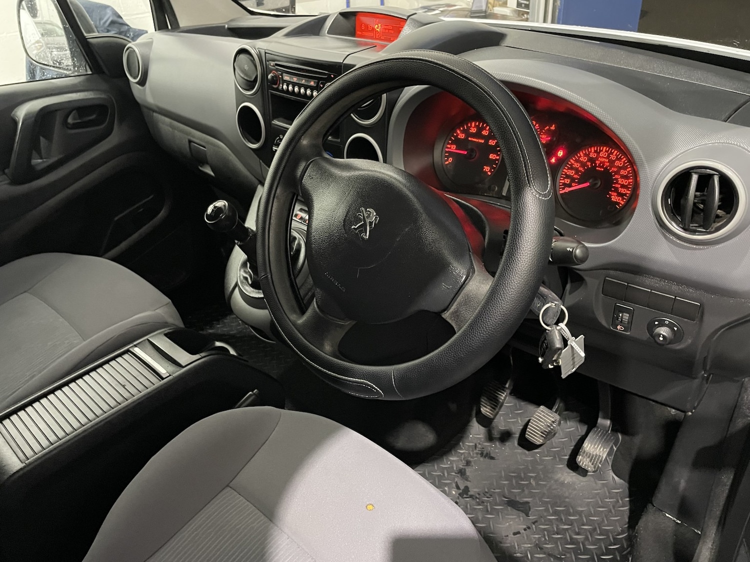 Used Peugeot Partner 2015 for sale - 77687641: Photo 39