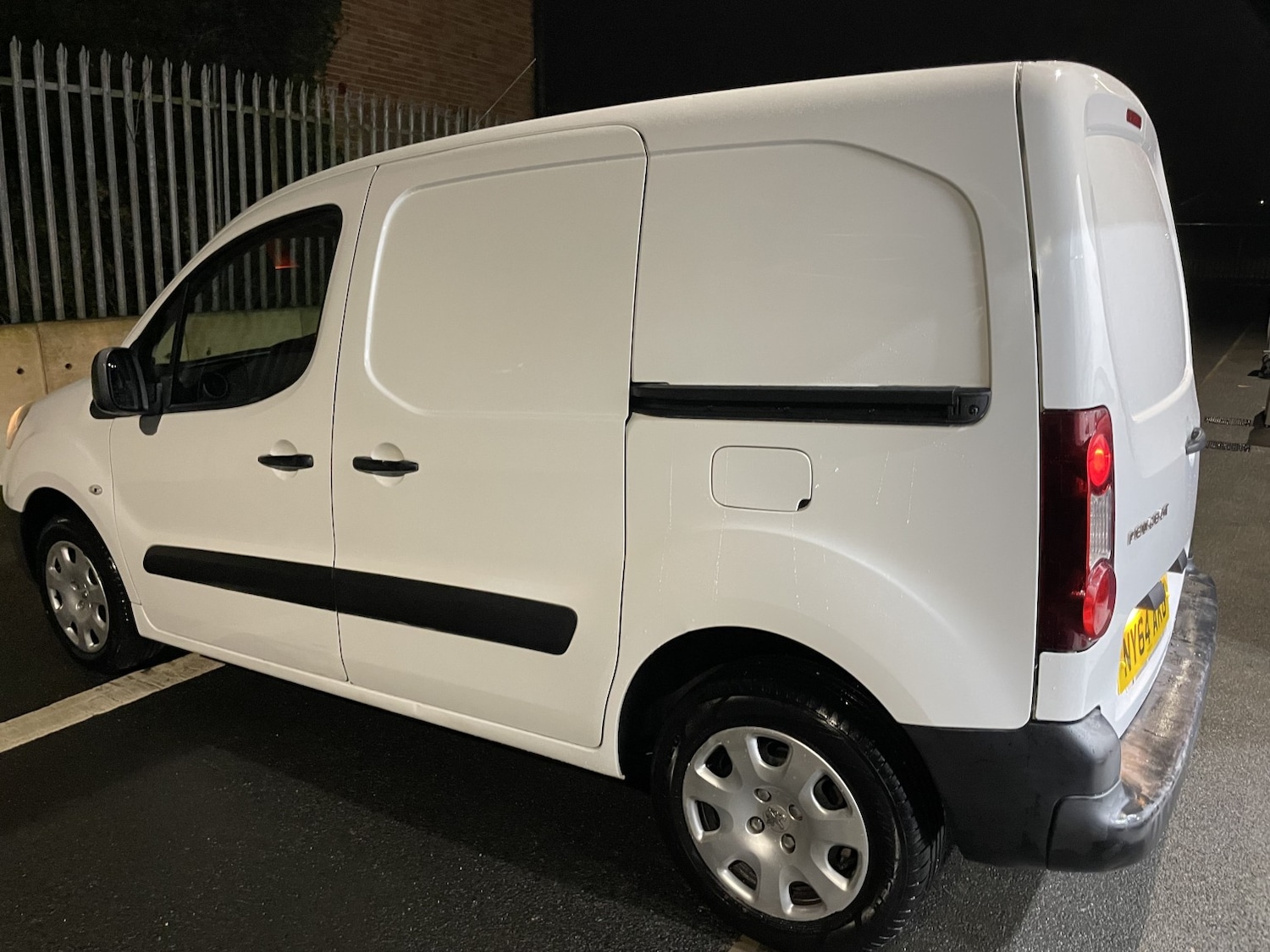 Used Peugeot Partner 2015 for sale - 77687641: Photo 8