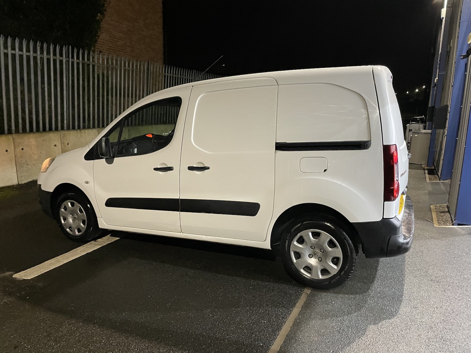 Used Peugeot Partner 2015 for sale - 77687641: Photo 9