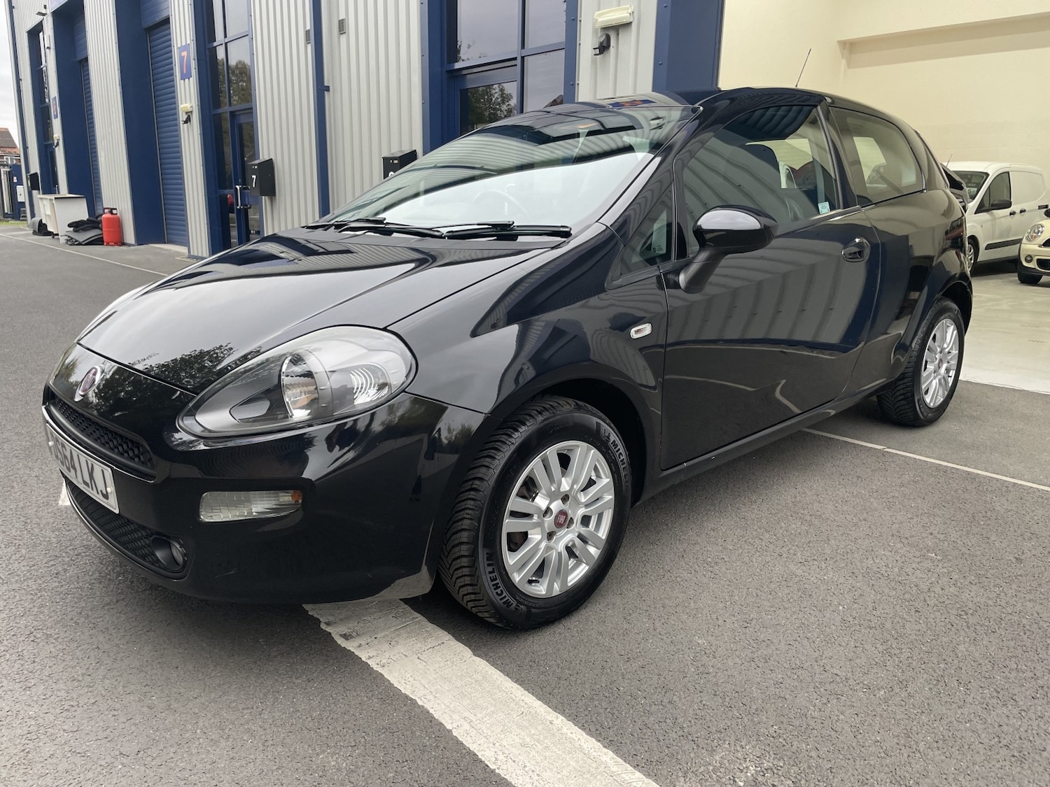 Used Fiat Punto 2014 for sale - 76559920: Photo 2