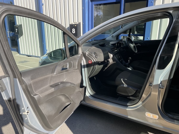 Used Vauxhall Meriva 2010 for sale - 76312344: Photo 25