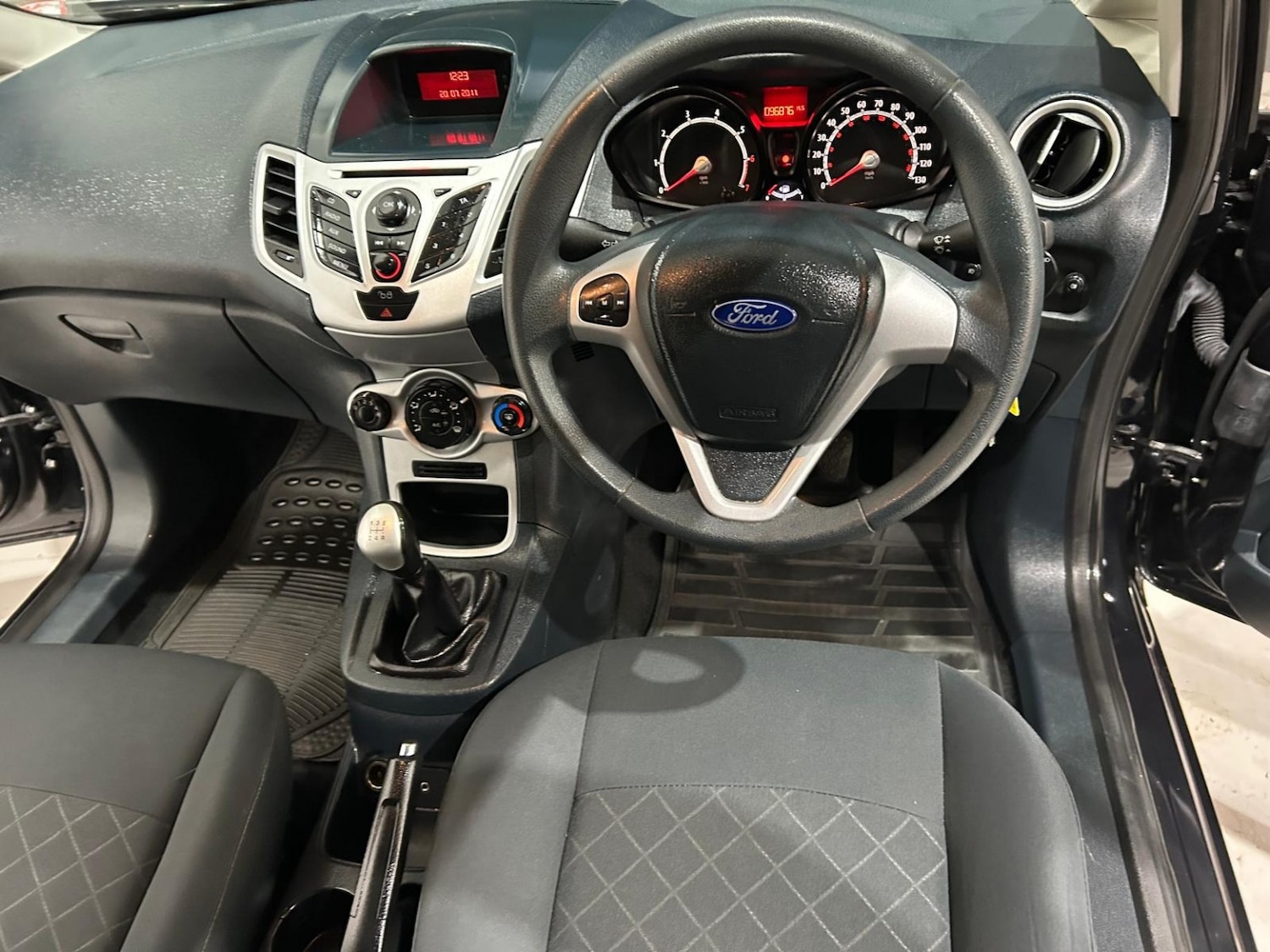 Used Ford Fiesta 2011 for sale - 77789336: Photo 25