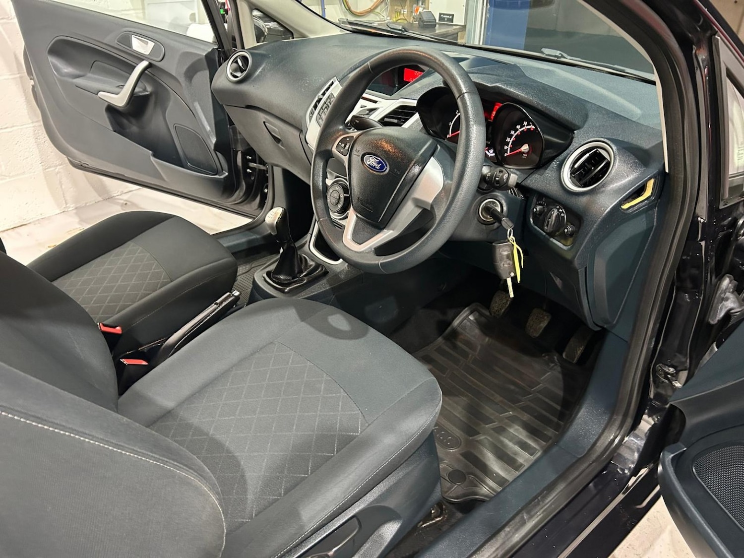 Used Ford Fiesta 2011 for sale - 77789336: Photo 32