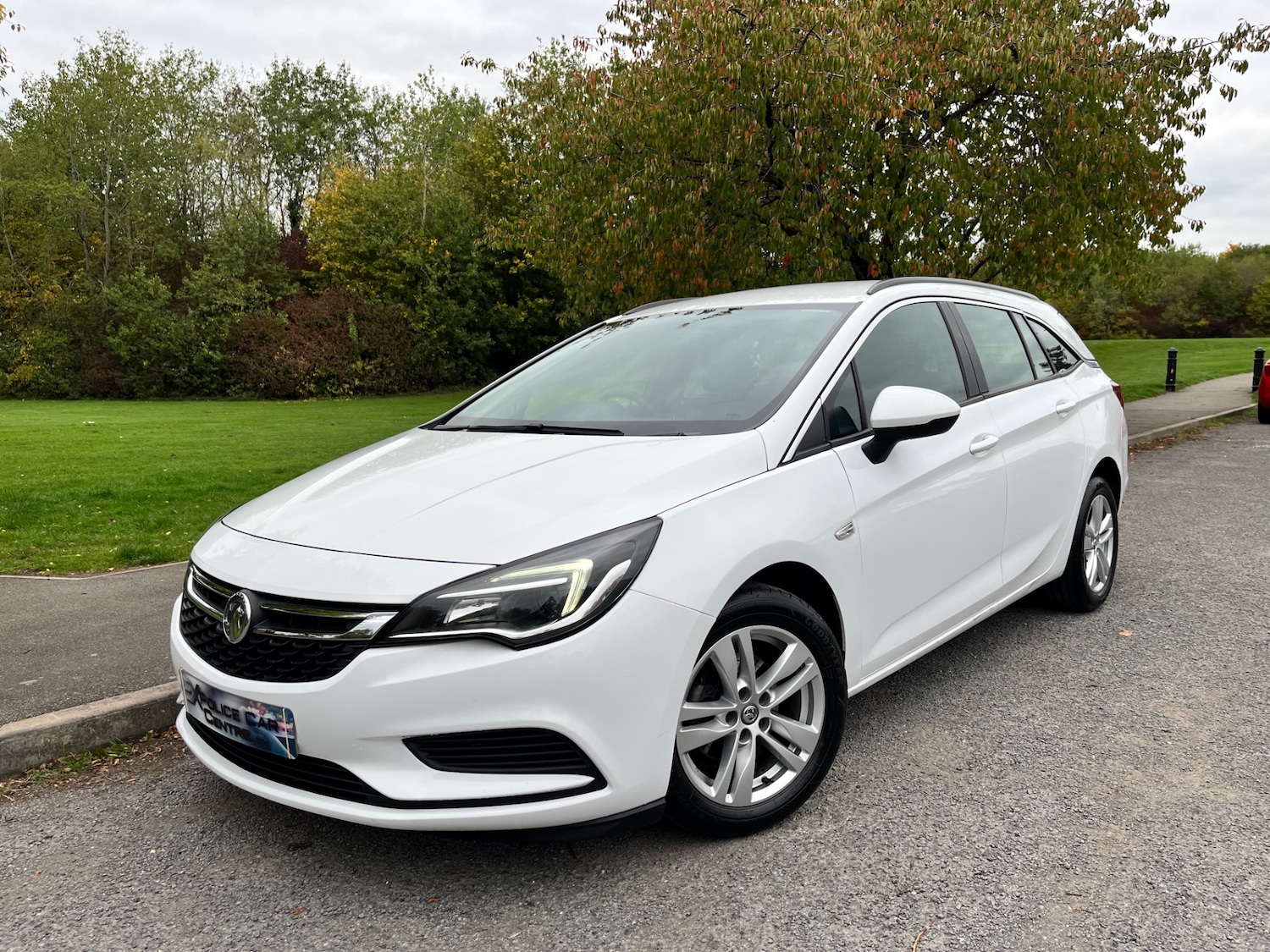 Used Vauxhall Astra 2018 for sale - 74943721: Photo 2