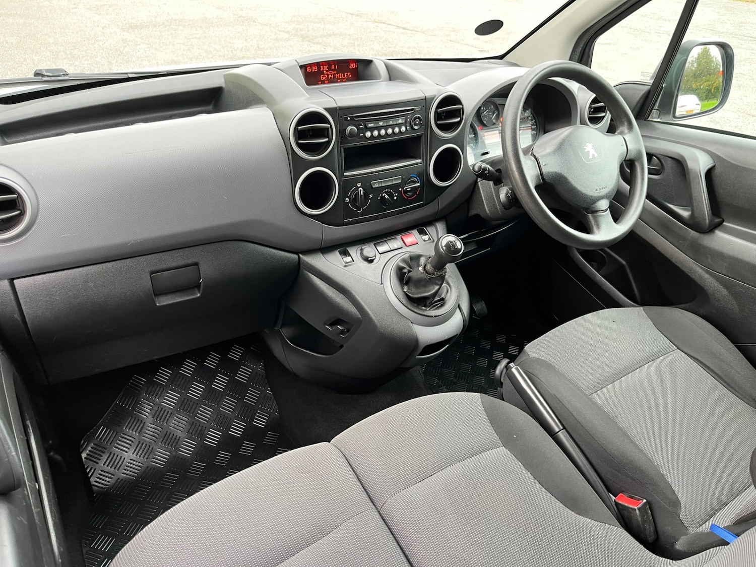 Used Peugeot Partner 2018 for sale - 75825448: Photo 15