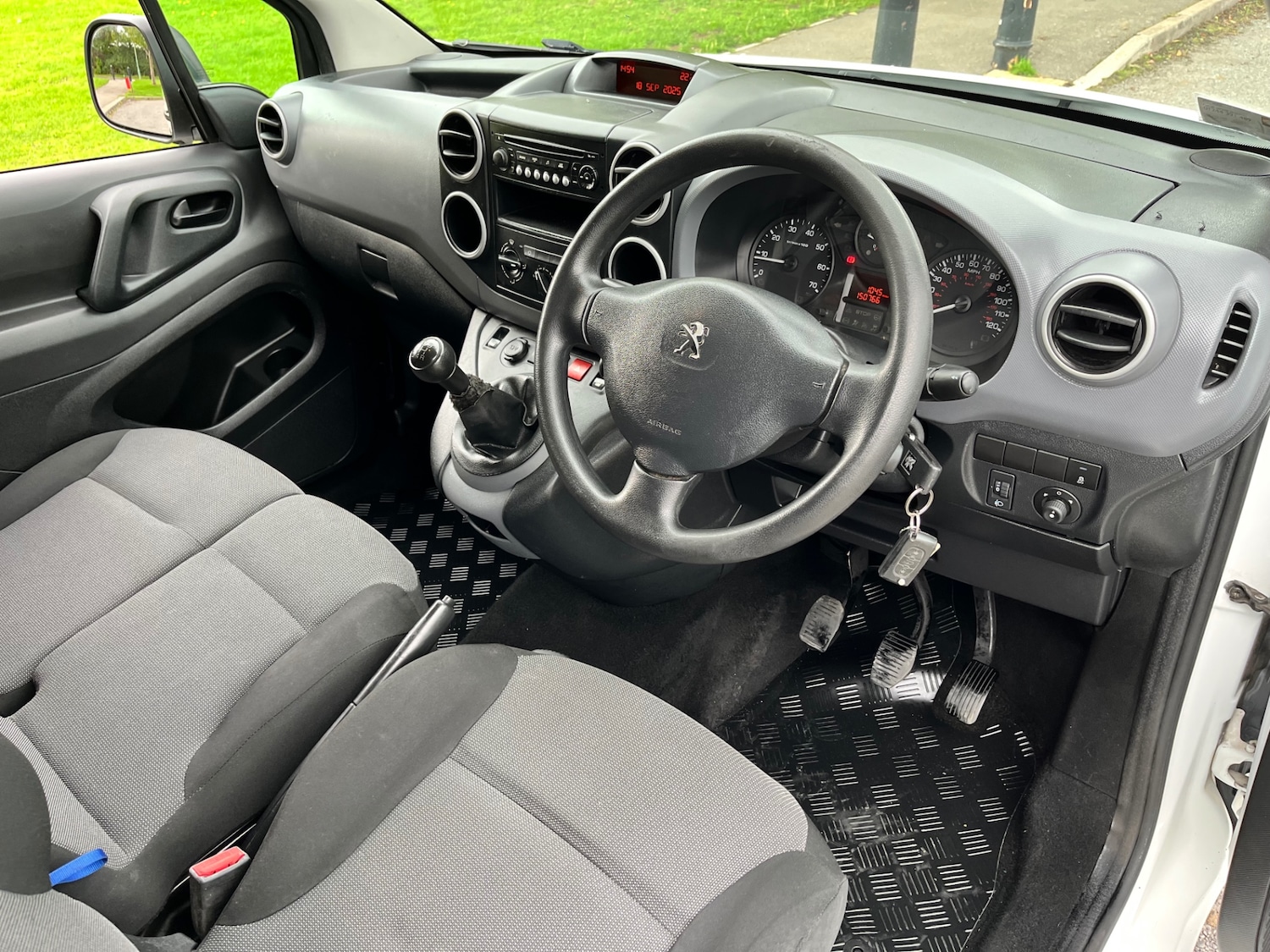 Used Peugeot Partner 2017 for sale - 75825460: Photo 14