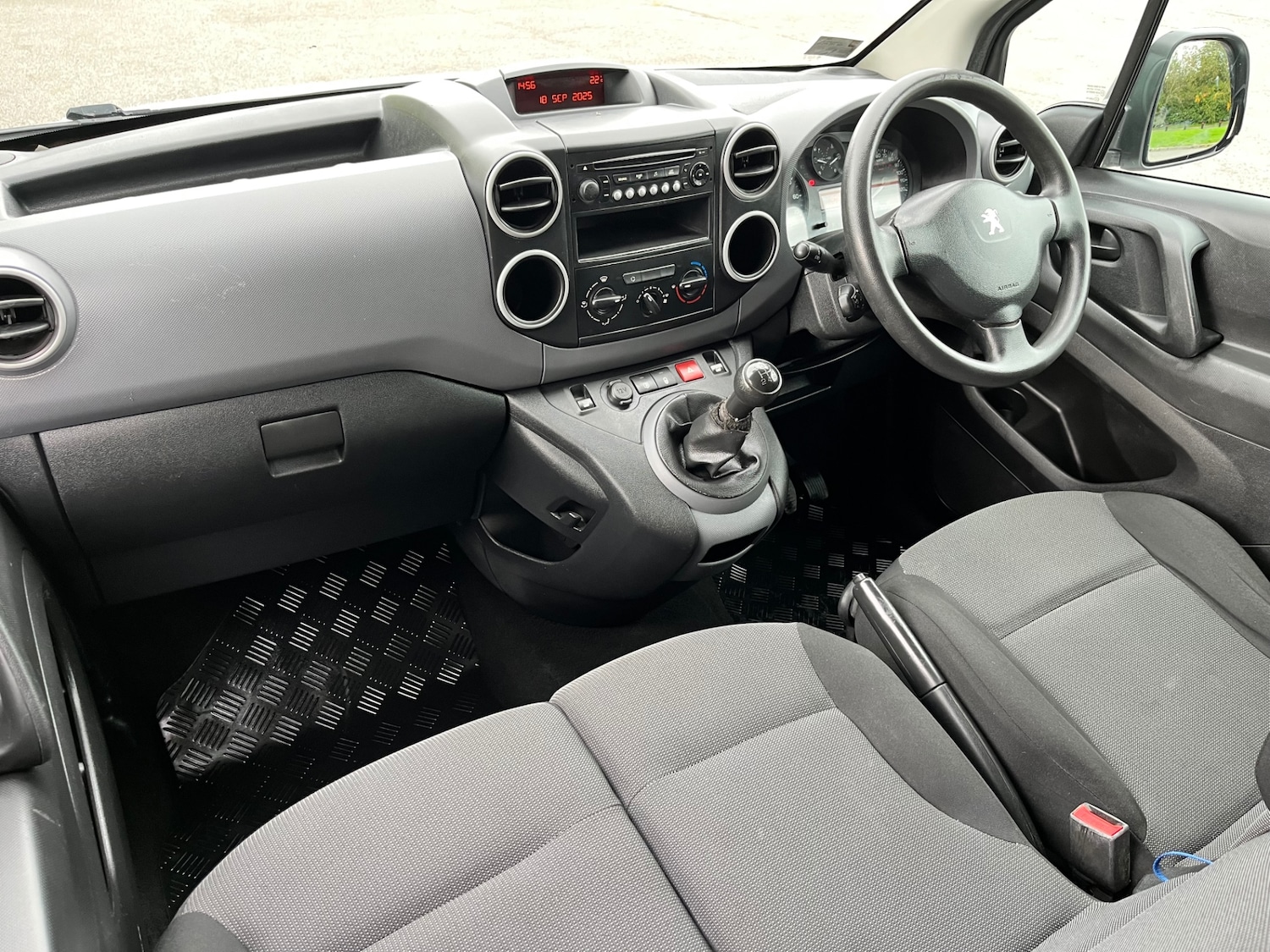 Used Peugeot Partner 2017 for sale - 75825460: Photo 16