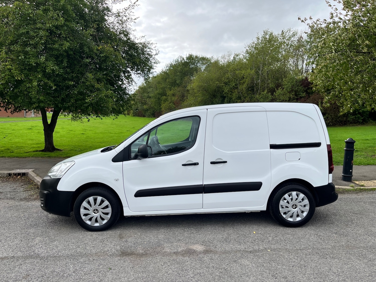 Used Peugeot Partner 2017 for sale - 75825460: Photo 4