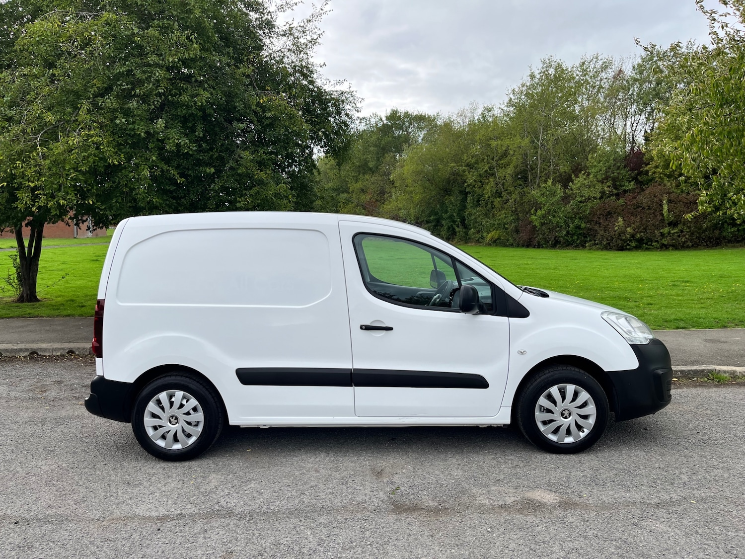 Used Peugeot Partner 2017 for sale - 75825460: Photo 7