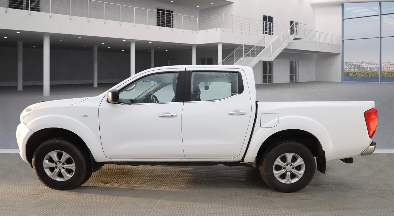 Used Nissan Navara 2018 for sale - 77235432: Photo 2