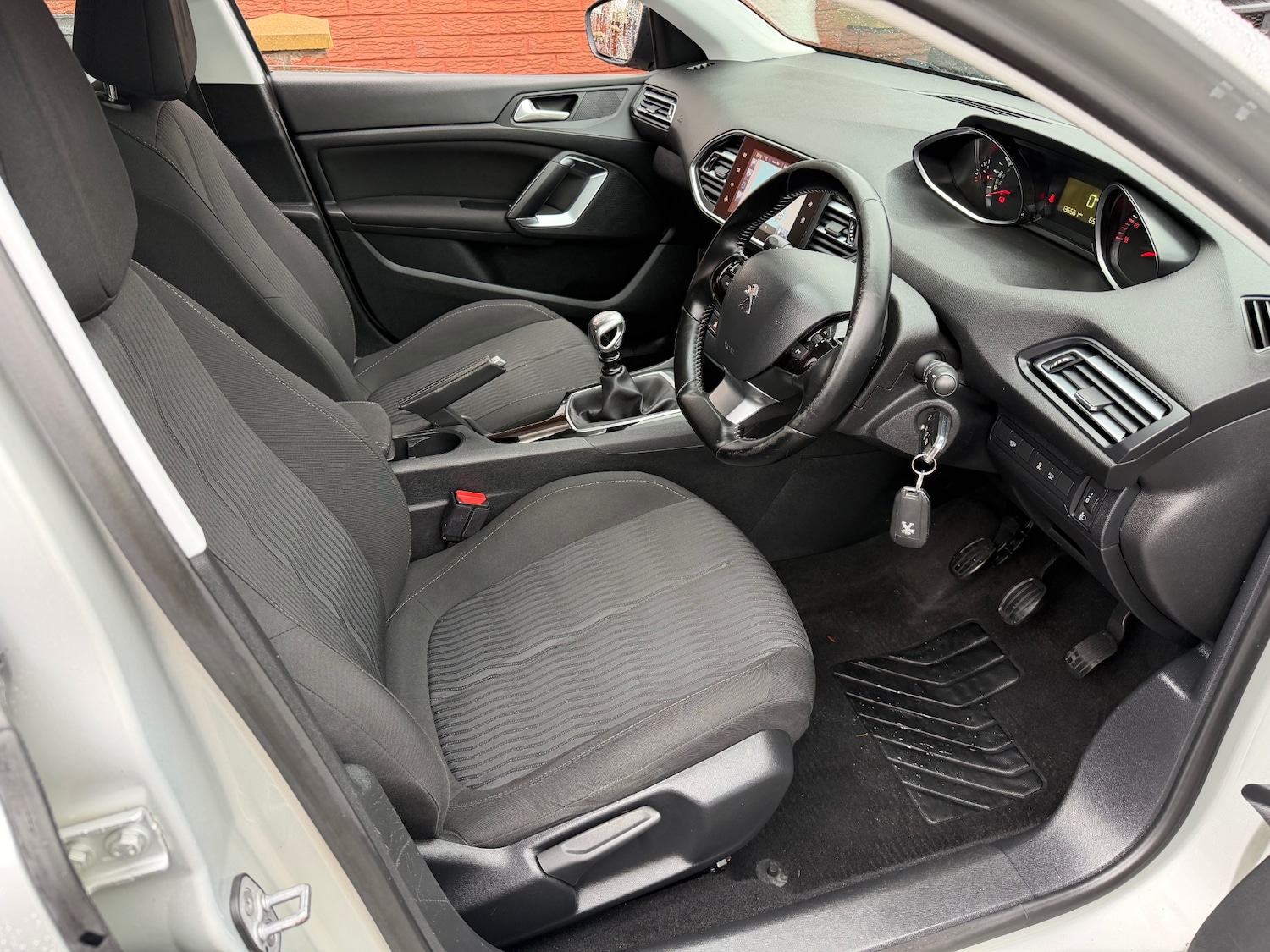 Used Peugeot 308 2017 for sale - 76910948: Photo 10