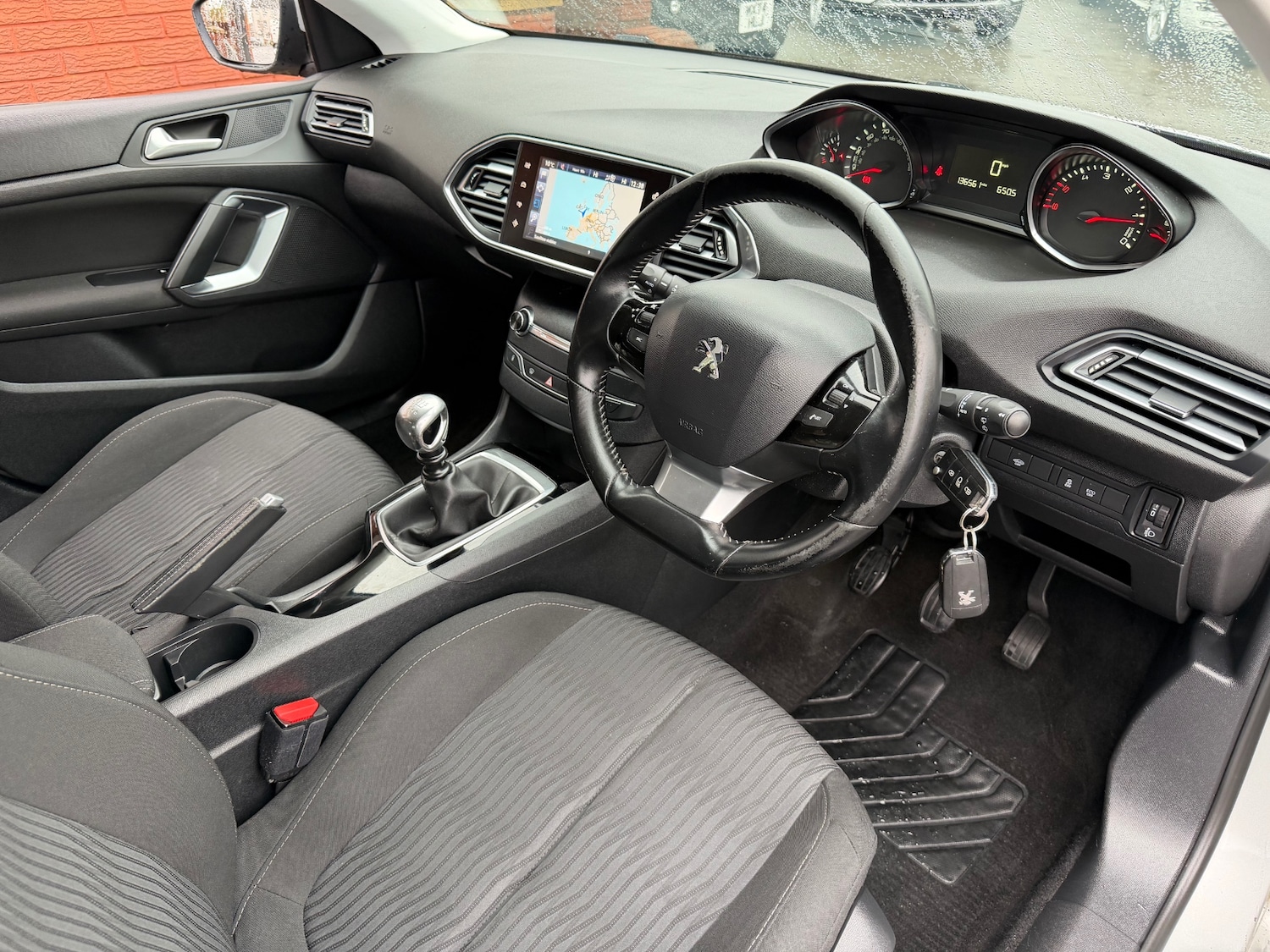 Used Peugeot 308 2017 for sale - 76910948: Photo 11