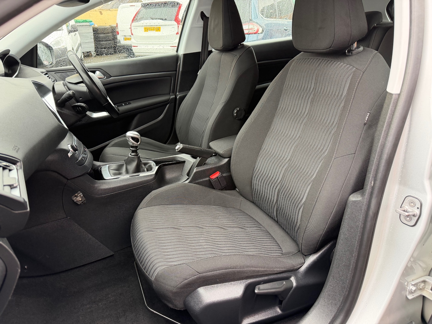 Used Peugeot 308 2017 for sale - 76910948: Photo 16