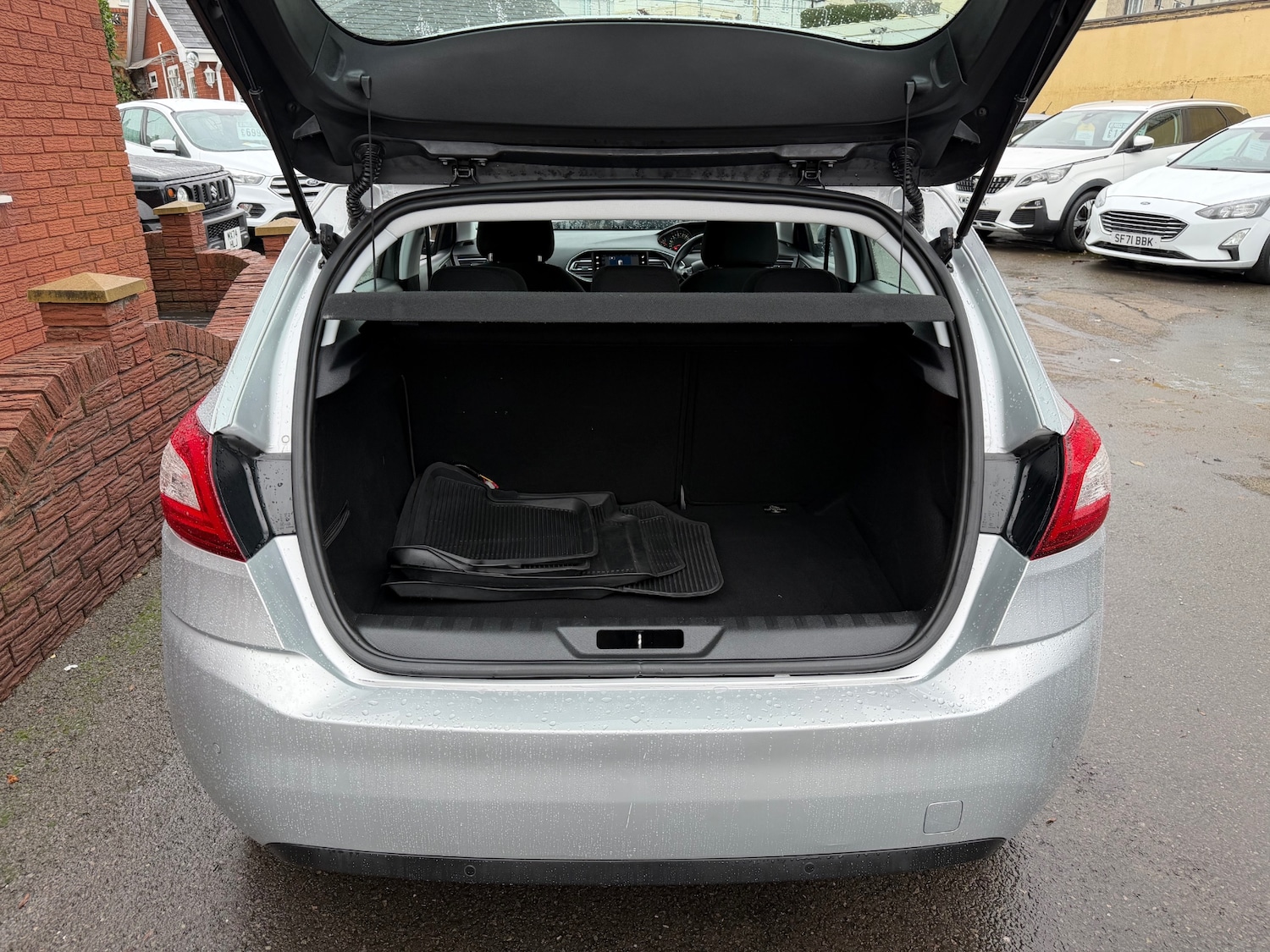 Used Peugeot 308 2017 for sale - 76910948: Photo 19