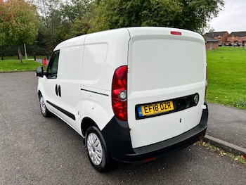 Used Vauxhall Combo 2018 for sale - 76114392: Photo