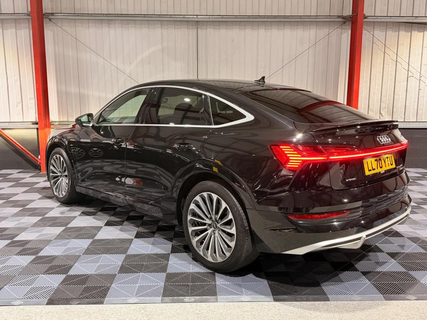 Used Audi e-tron 2020 for sale - 77735784: Photo 2