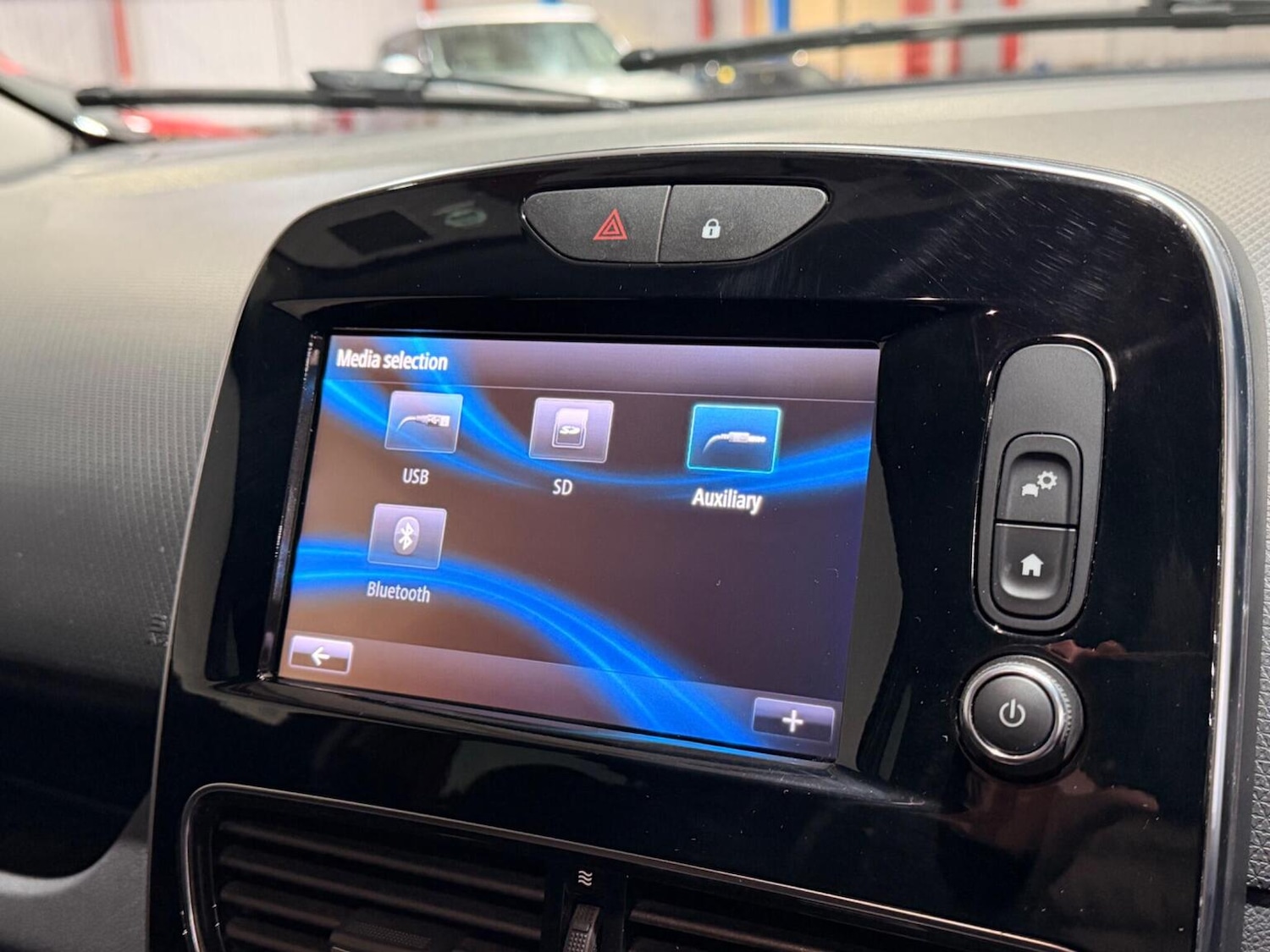 Used Renault Clio 2017 for sale - 77578463: Photo 64