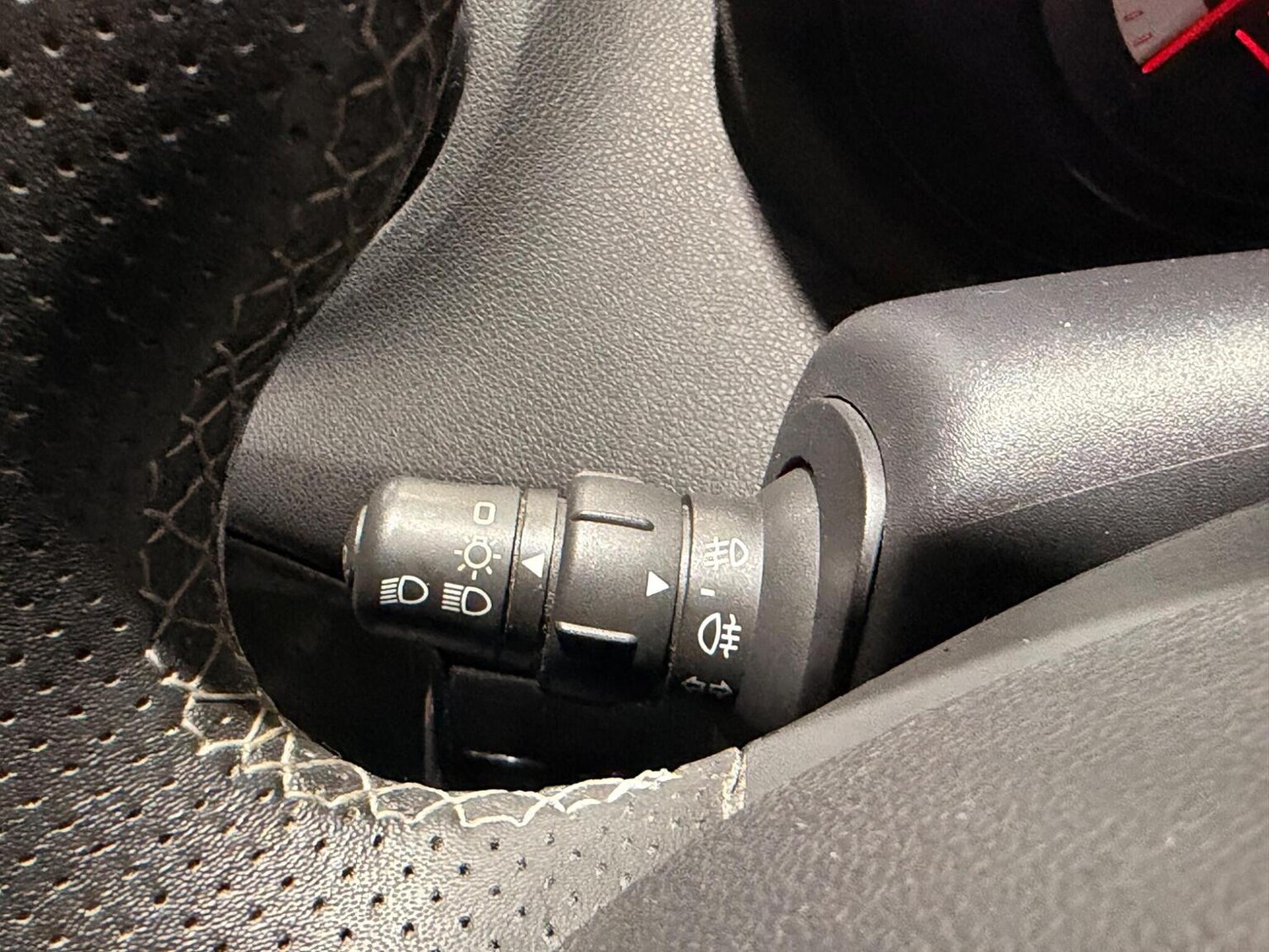 Used Renault Clio 2010 for sale - 77629092: Photo 28