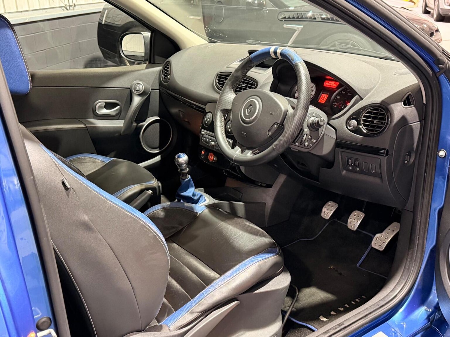 Used Renault Clio 2010 for sale - 77629092: Photo 3