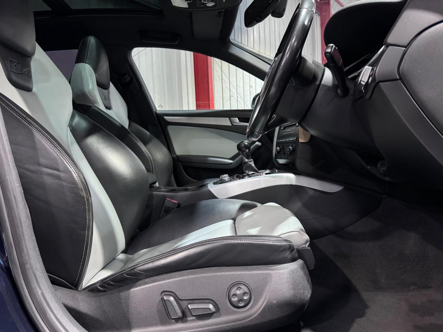 Used Audi S4 2010 for sale - 76830379: Photo 17