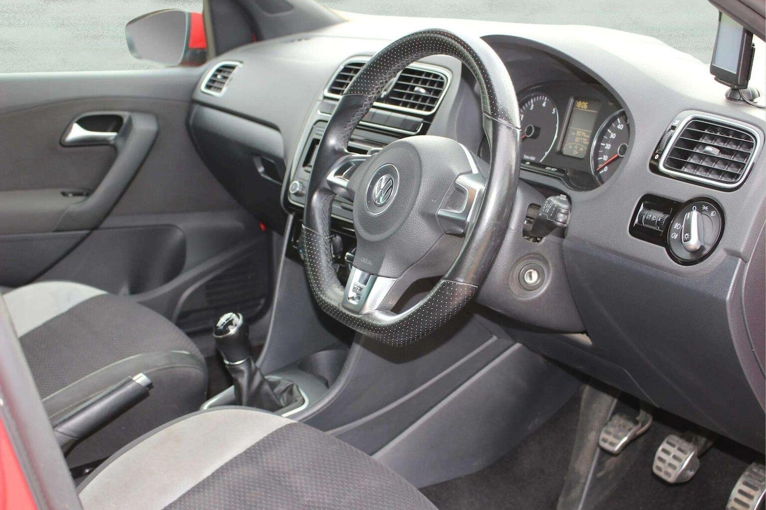 Used Volkswagen Polo 2012 for sale - 76649845: Photo 17