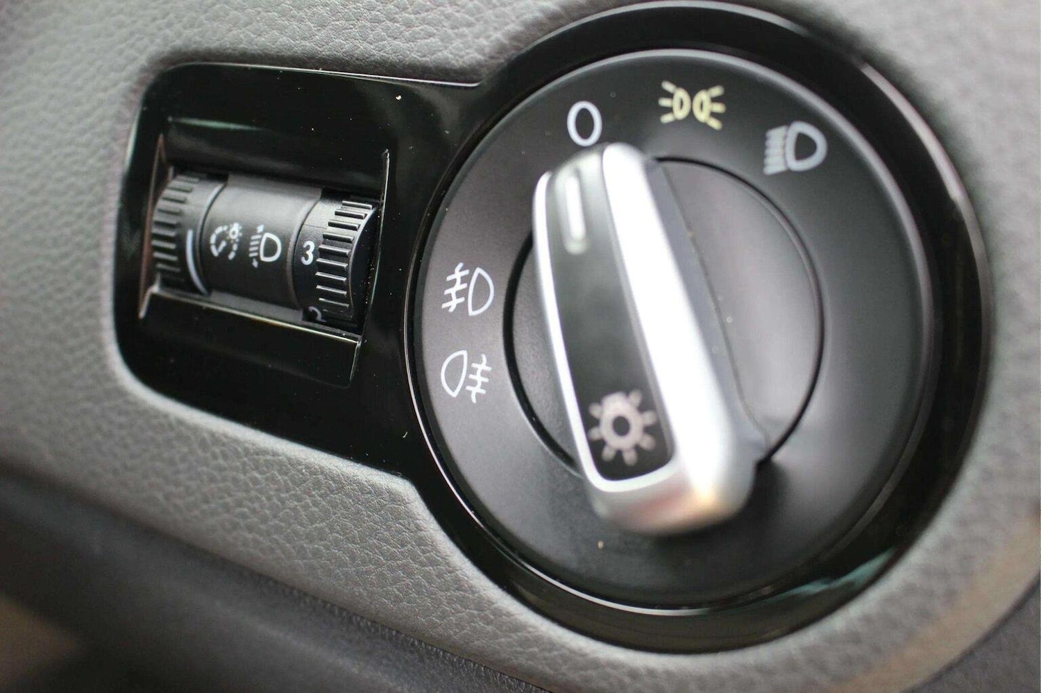 Used Volkswagen Polo 2012 for sale - 76649845: Photo 27