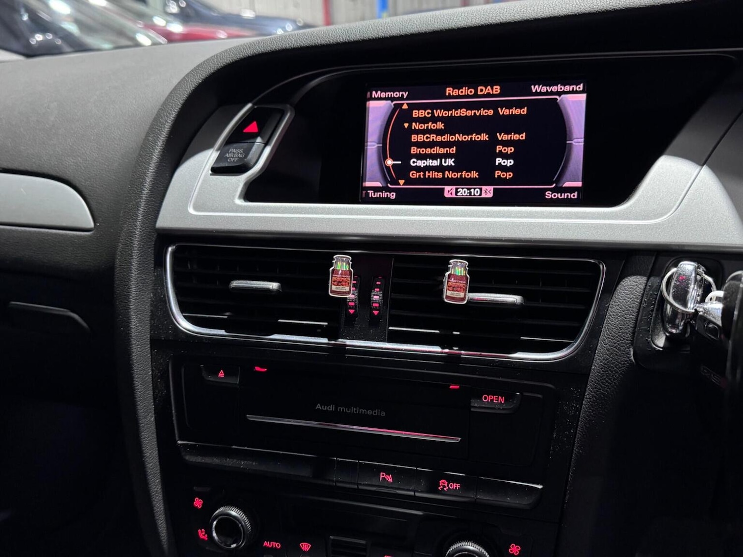 Used Audi S4 Avant 2010 for sale - 76329760: Photo 16