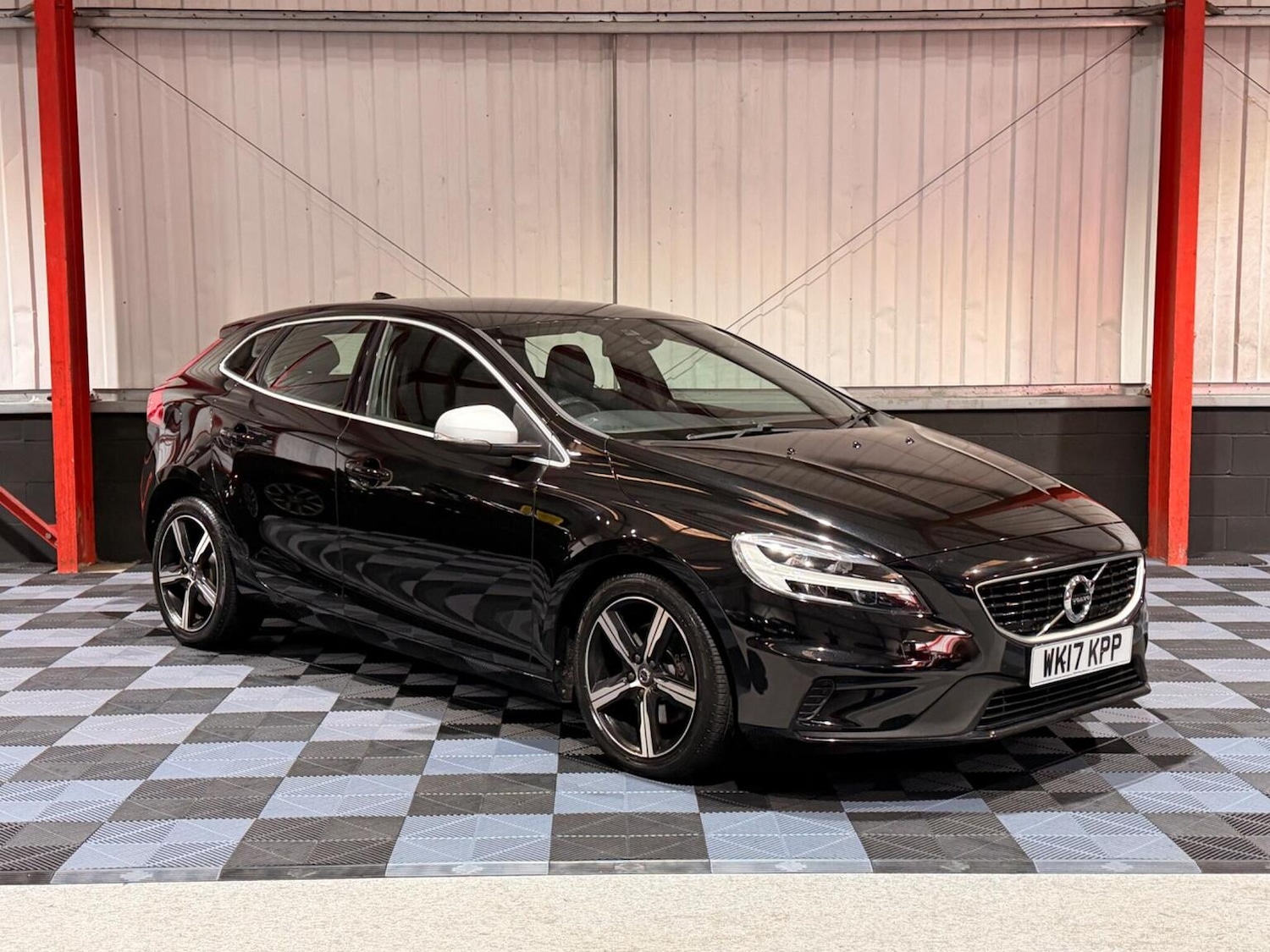 Used Volvo V40 2017 for sale - 78064180: Photo 1