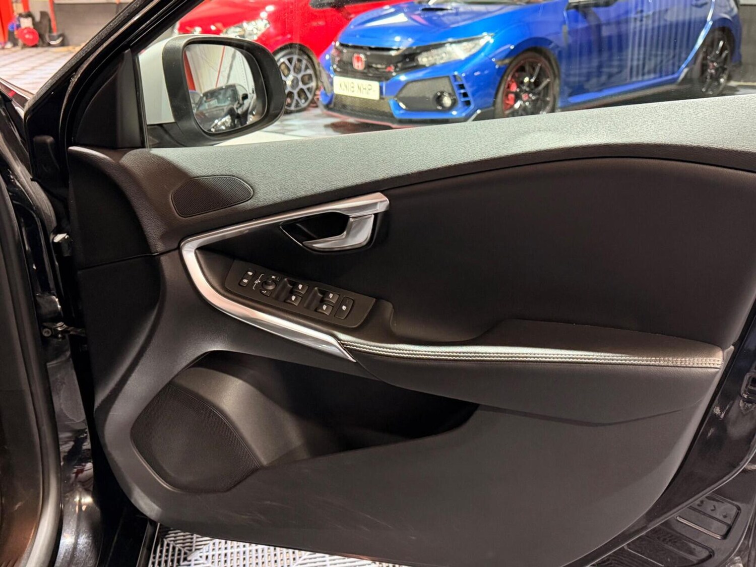 Used Volvo V40 2017 for sale - 78064180: Photo 20