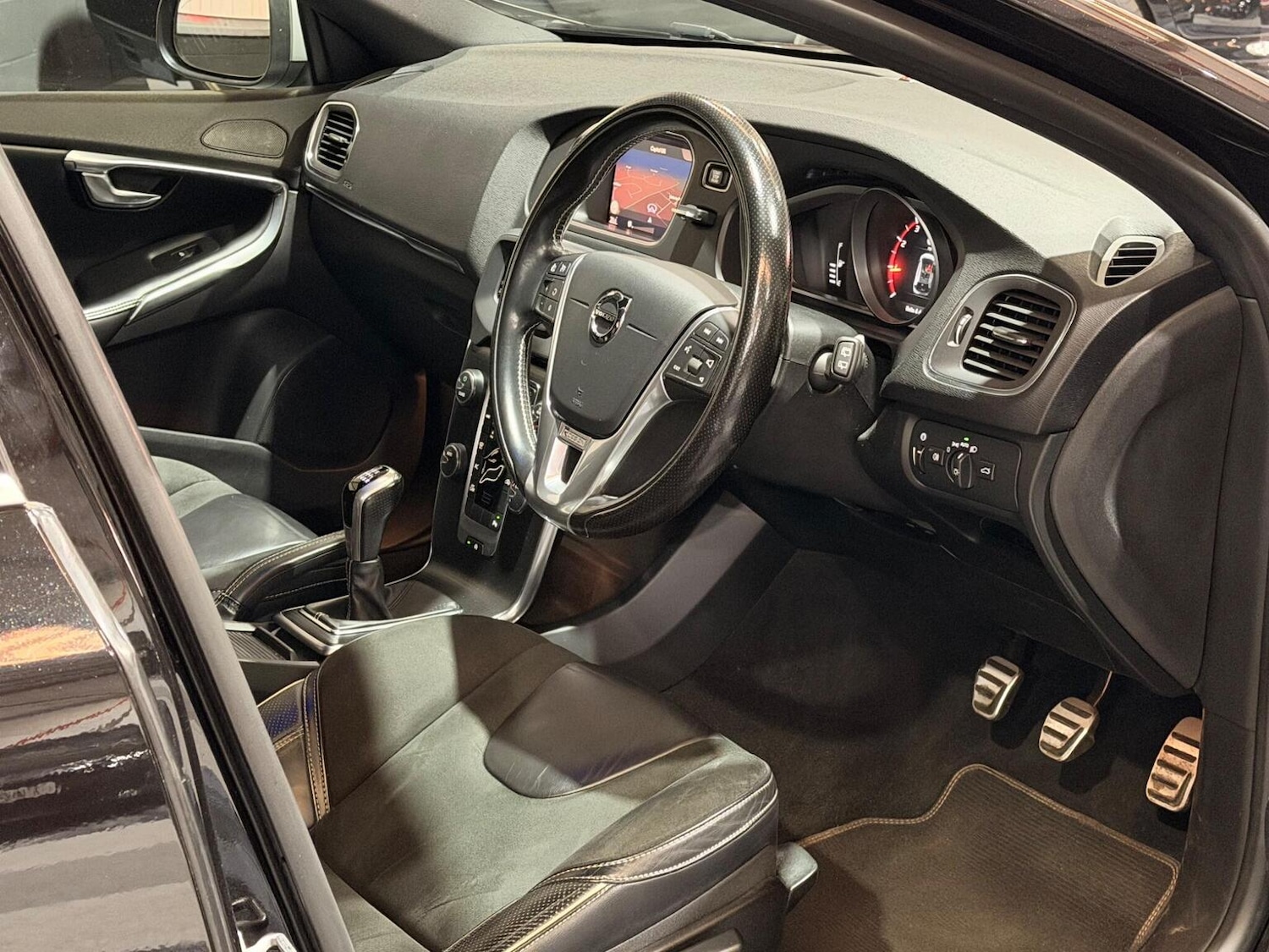 Used Volvo V40 2017 for sale - 78064180: Photo 3