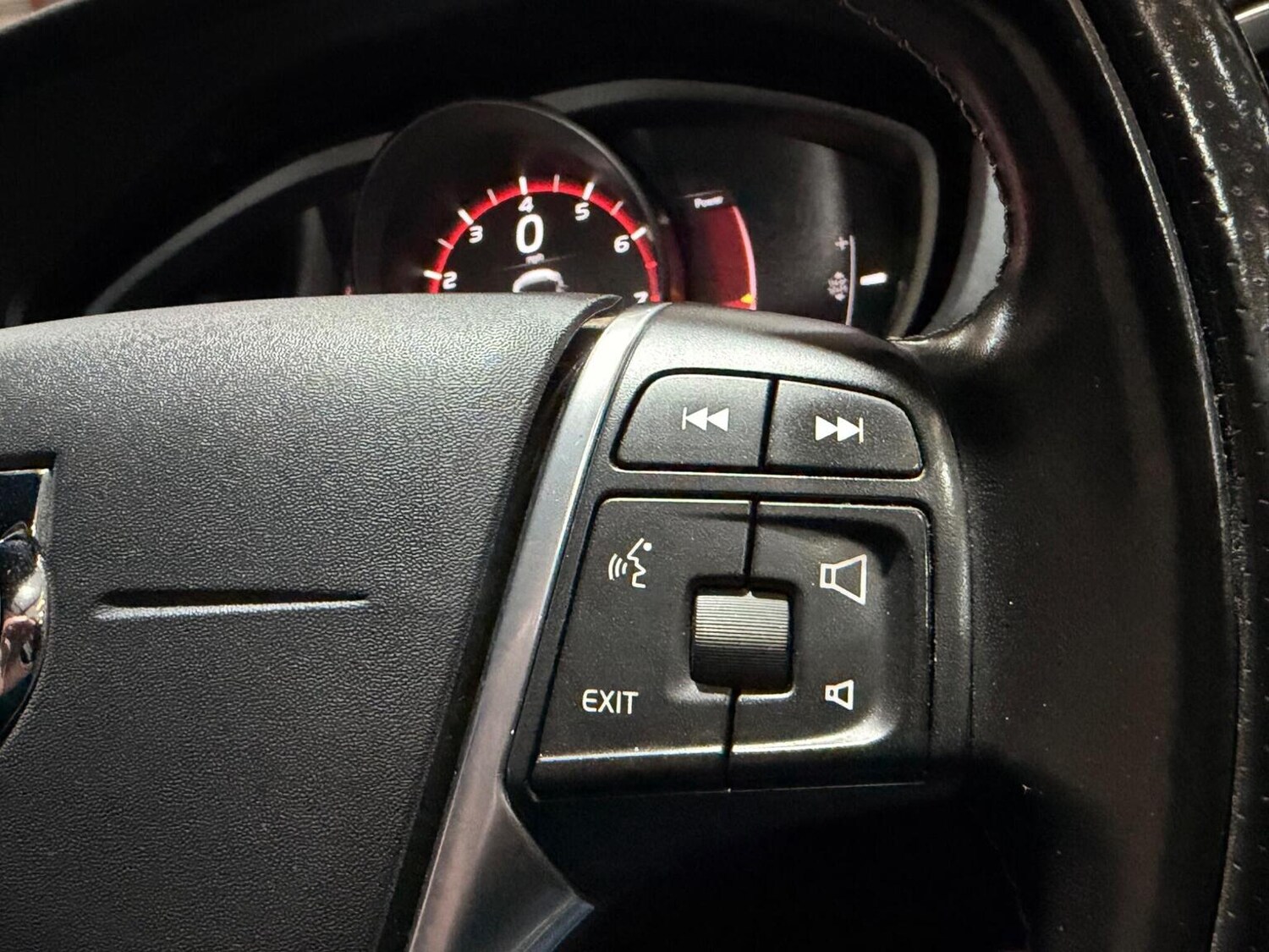 Used Volvo V40 2017 for sale - 78064180: Photo 32