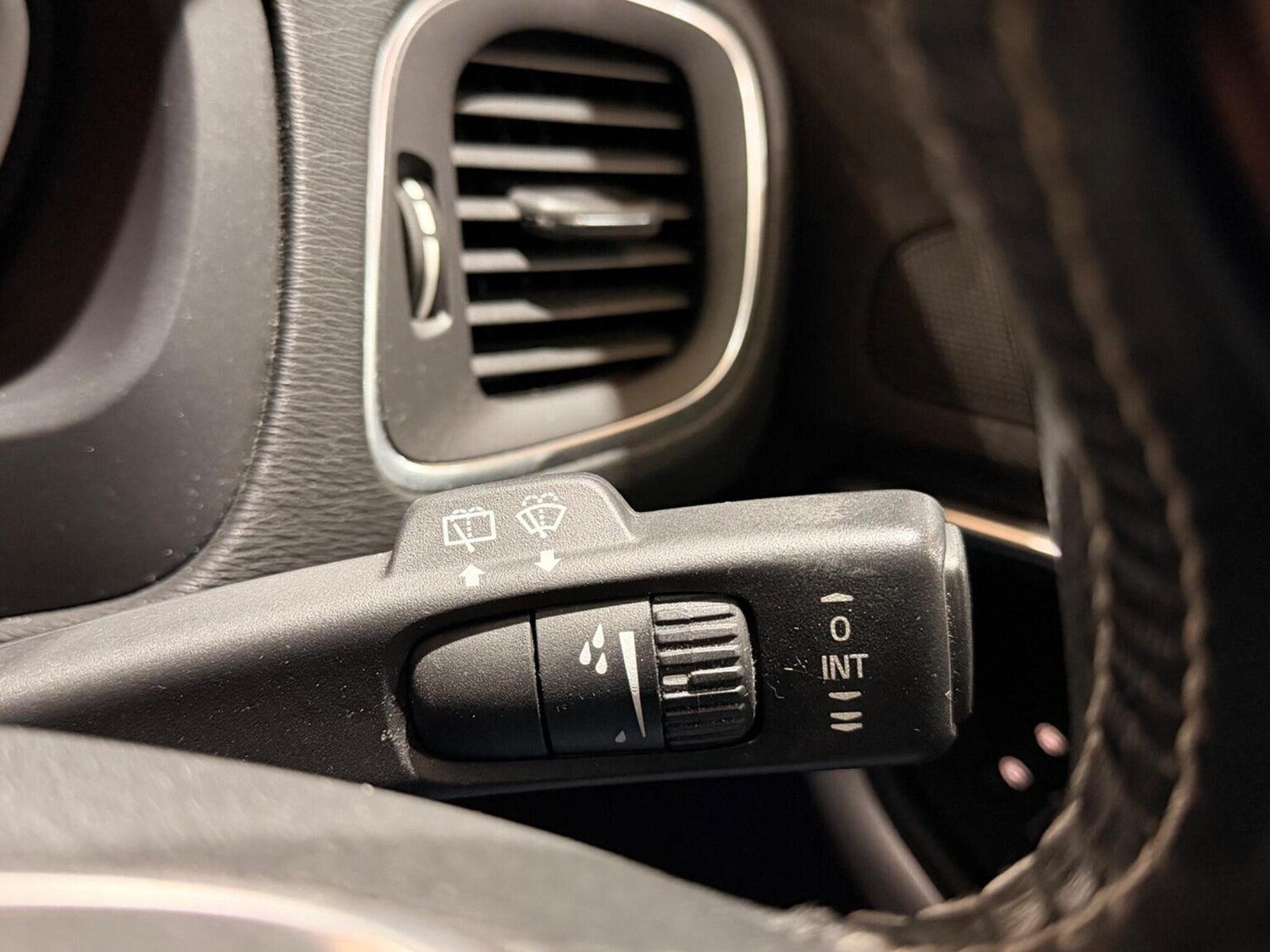 Used Volvo V40 2017 for sale - 78064180: Photo 34