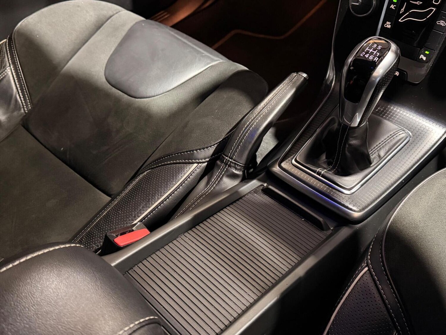 Used Volvo V40 2017 for sale - 78064180: Photo 36