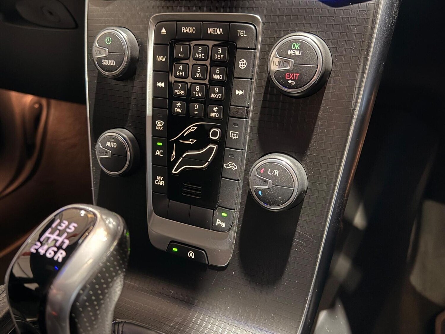 Used Volvo V40 2017 for sale - 78064180: Photo 37