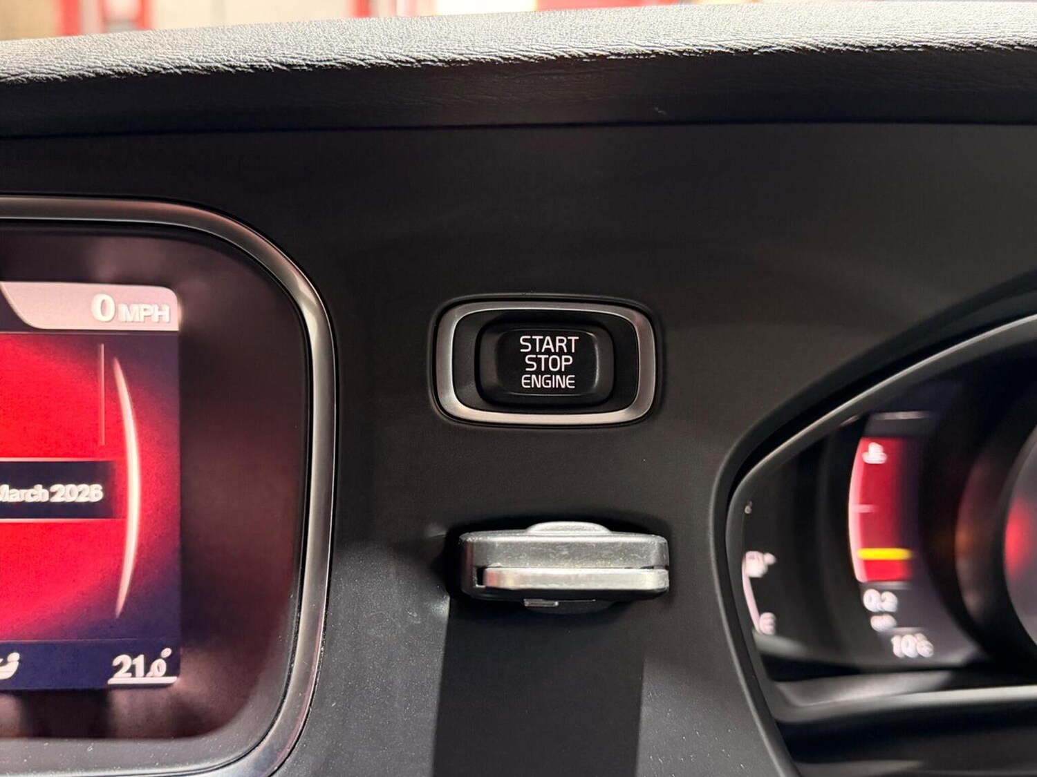 Used Volvo V40 2017 for sale - 78064180: Photo 38