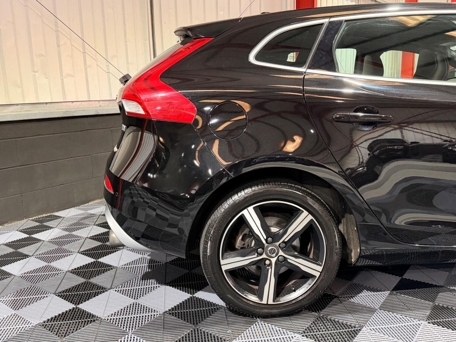 Used Volvo V40 2017 for sale - 78064180: Photo 47