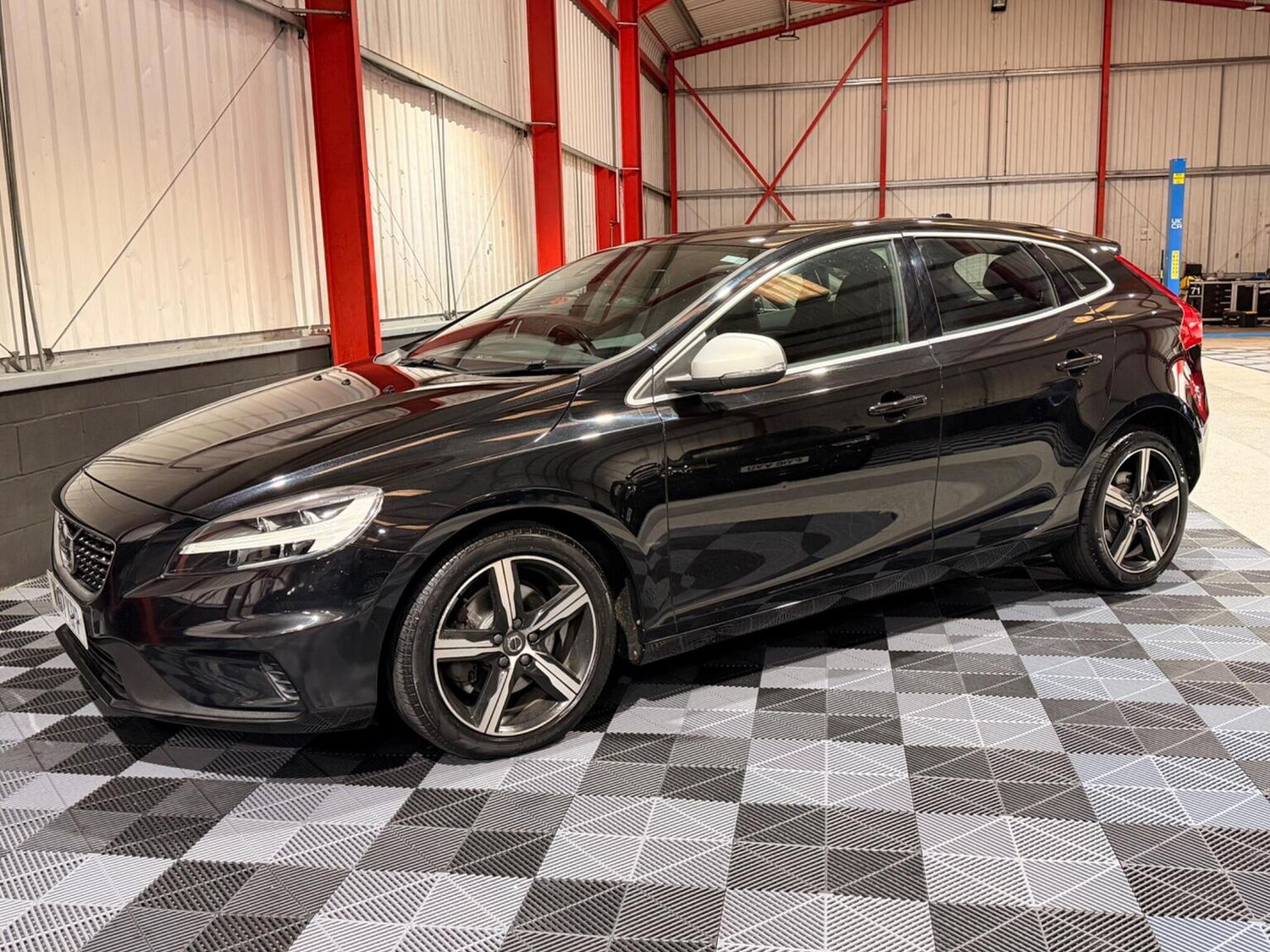 Used Volvo V40 2017 for sale - 78064180: Photo 52