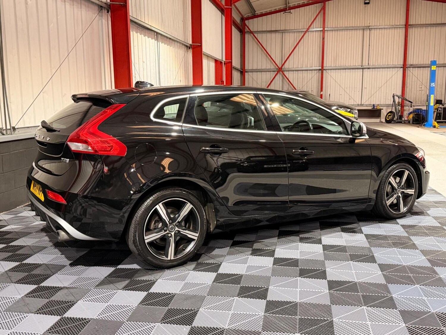 Used Volvo V40 2017 for sale - 78064180: Photo 56