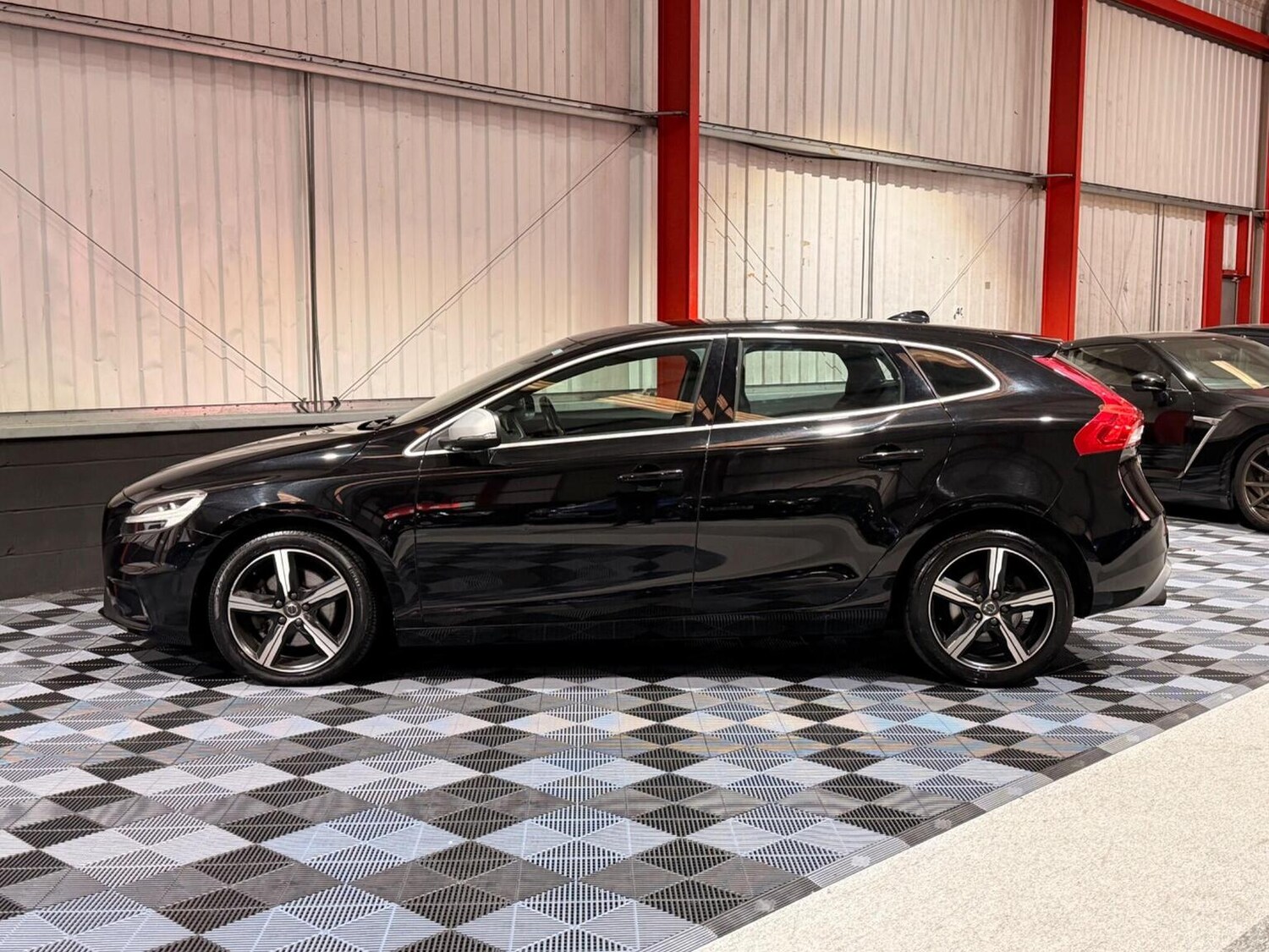 Used Volvo V40 2017 for sale - 78064180: Photo 6