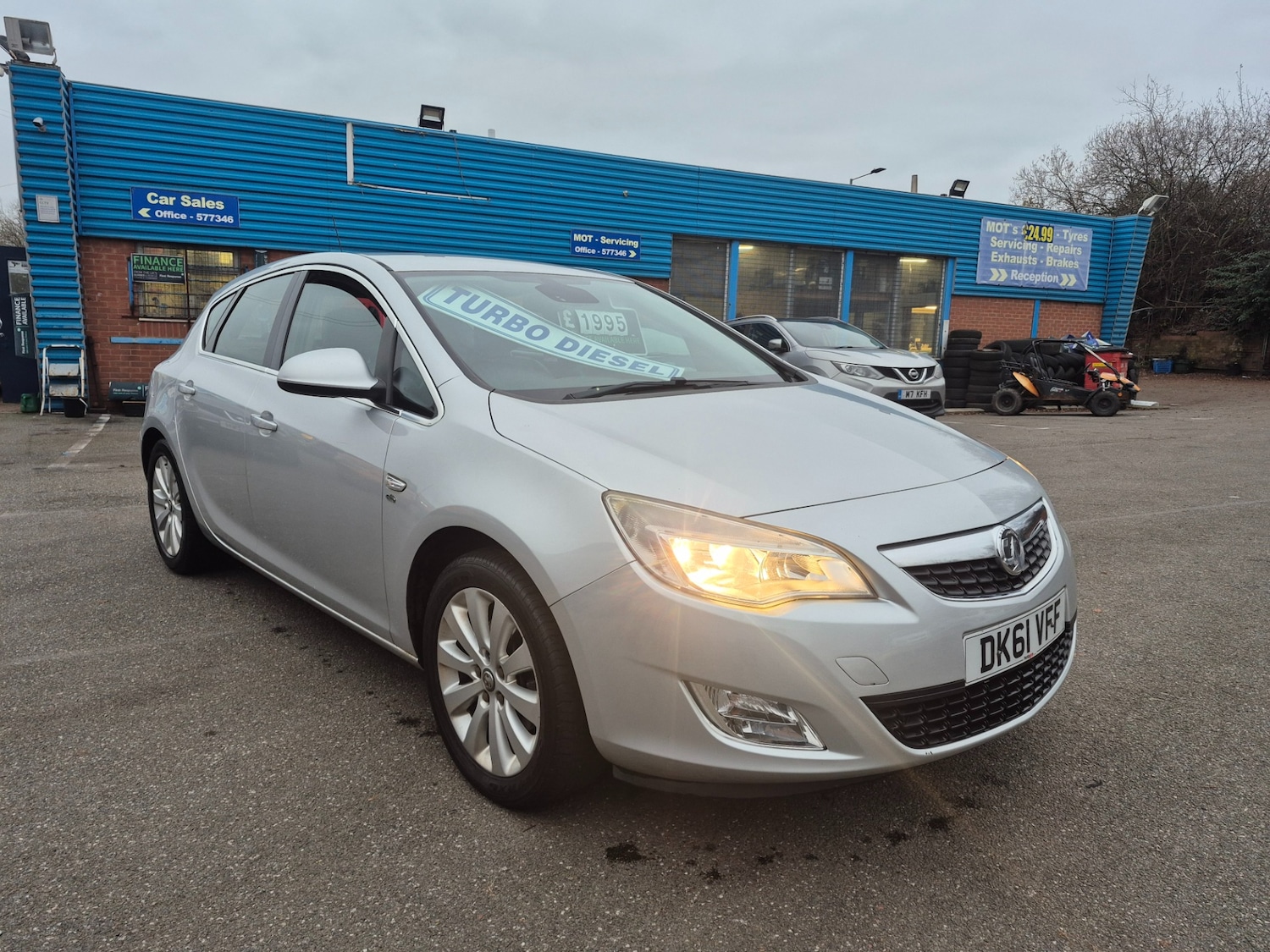 Used Vauxhall Astra 2011 for sale - 77063251: Photo 2