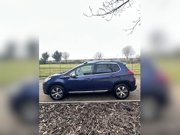 Used Peugeot 2008 2015 for sale - 77968668: Photo