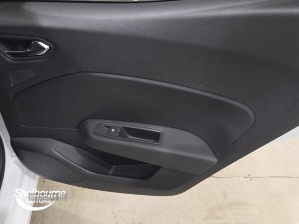 Used Renault Clio 2025 for sale - 77156924: Photo 47