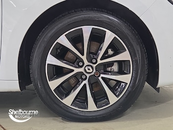 Used Renault Clio 2022 for sale - 76977163: Photo