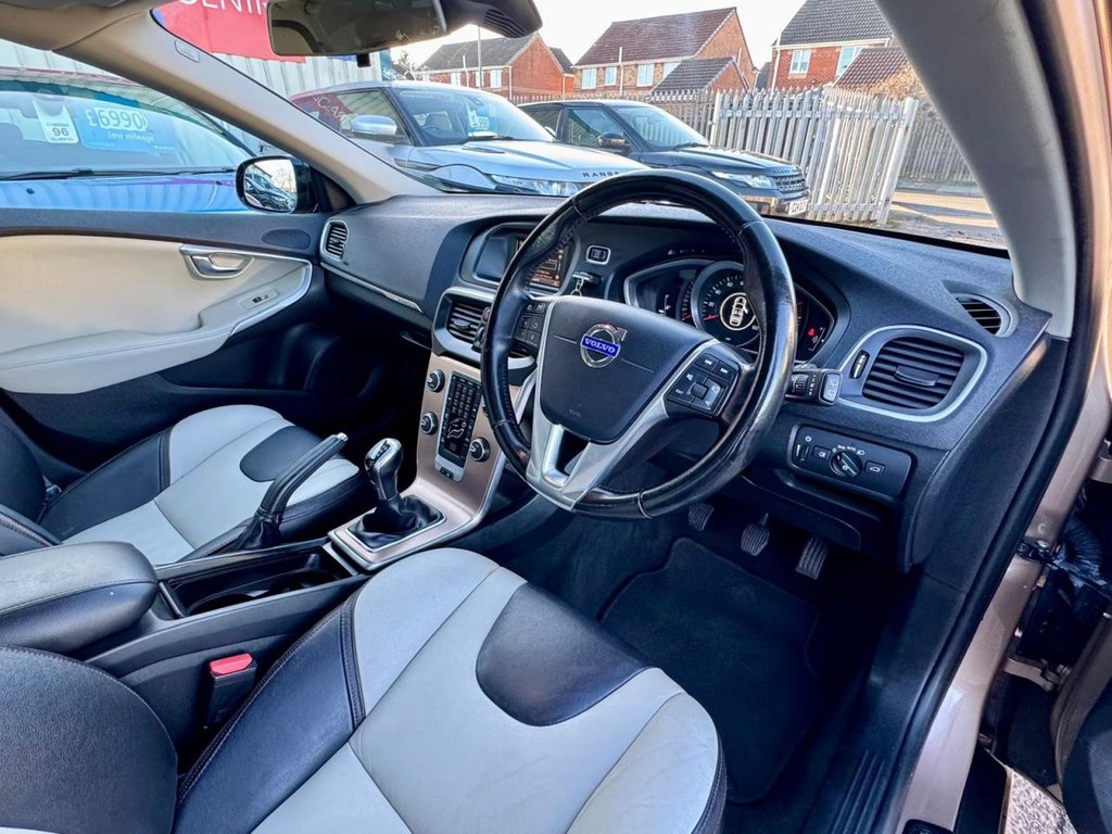 Used Volvo V40 2014 for sale - 77920024: Photo 10