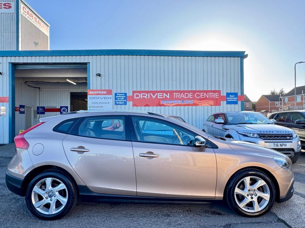 Used Volvo V40 2014 for sale - 77920024: Photo 19