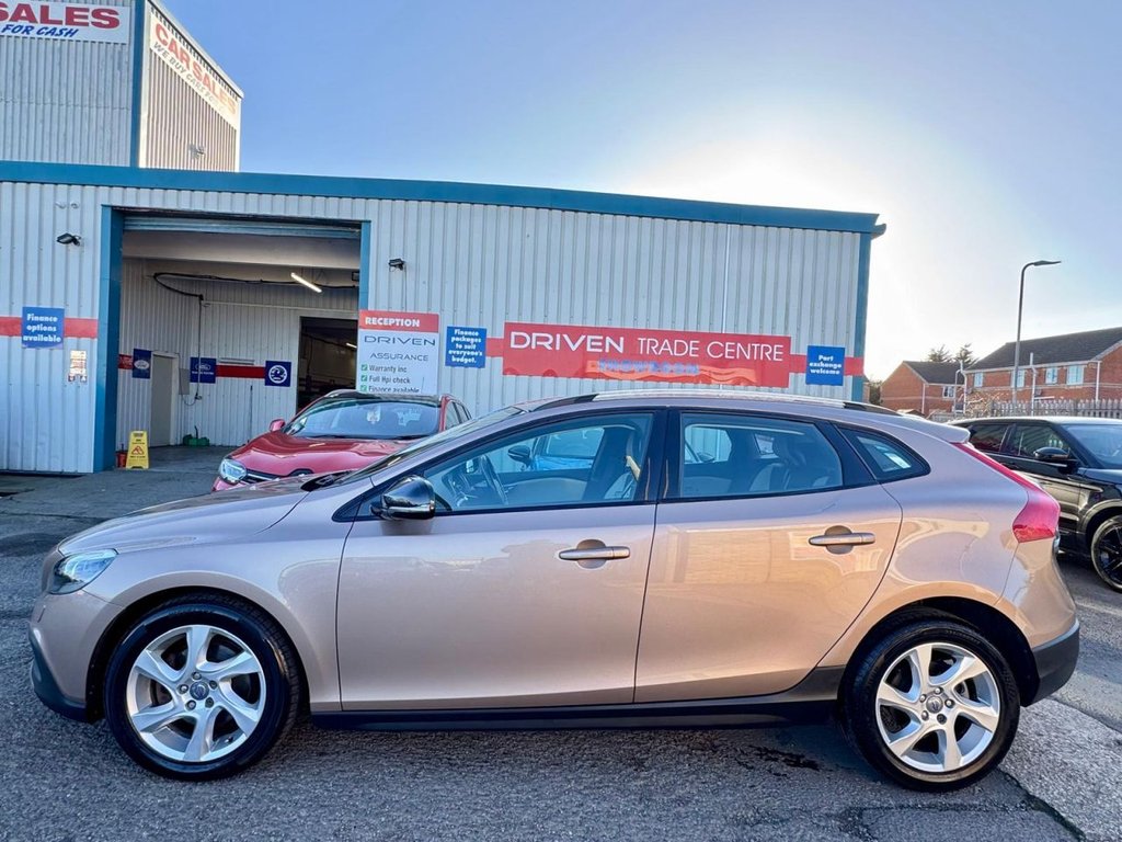 Used Volvo V40 2014 for sale - 77920024: Photo 20