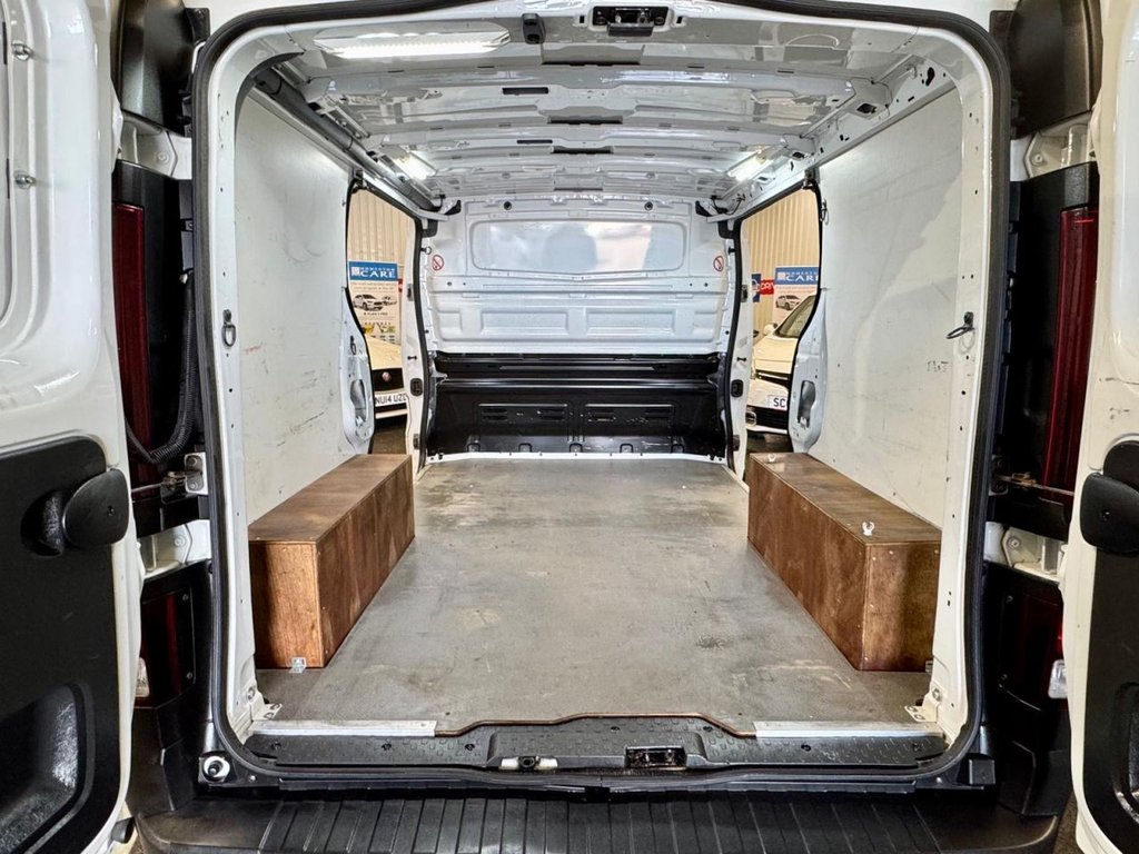 Used Vauxhall Vivaro 2015 for sale - 78140733: Photo 13